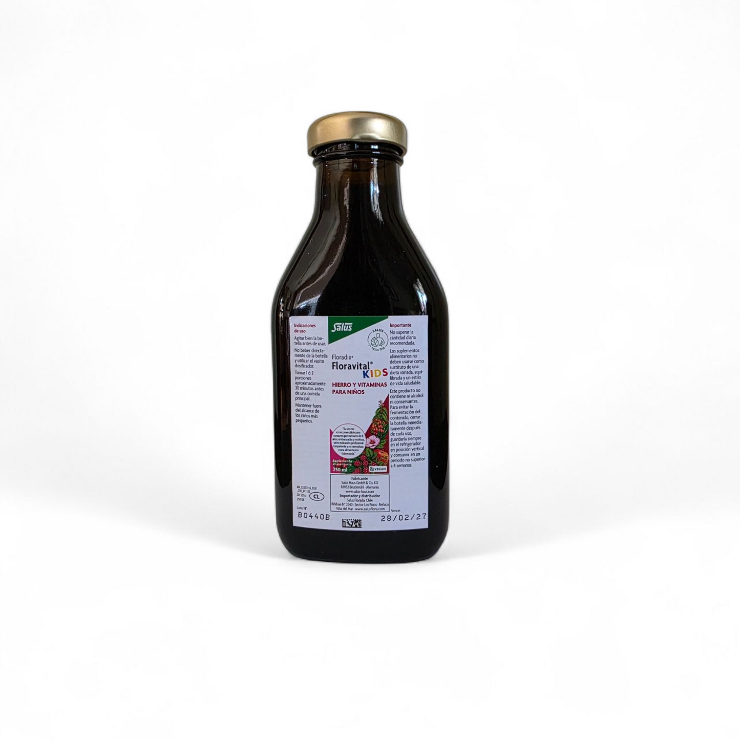 Suplemento líquido Floradix Floravital Kids de SalusFlora en botella con etiqueta colorida y niño sonriendo.